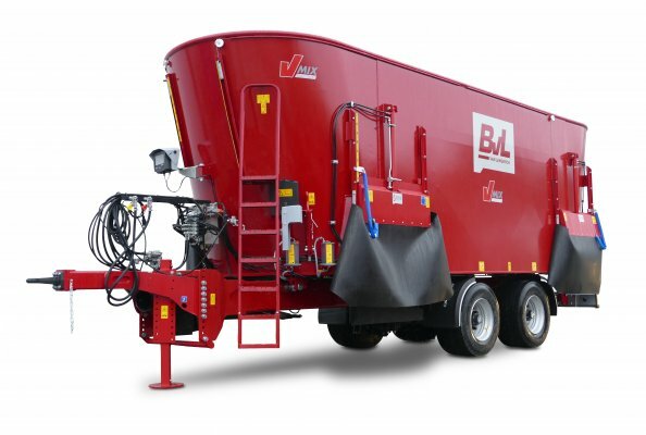 The new, compact three-auger V-MIX Plus 32-3S feed mixer wagon from BvL is a new addition to the product line of the feed technology specialist from the Emsland district.