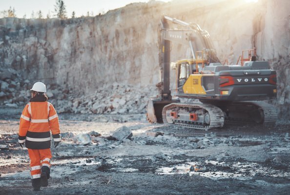 Volvo Construction Equipment announces strategic investment in global crawler excavator production