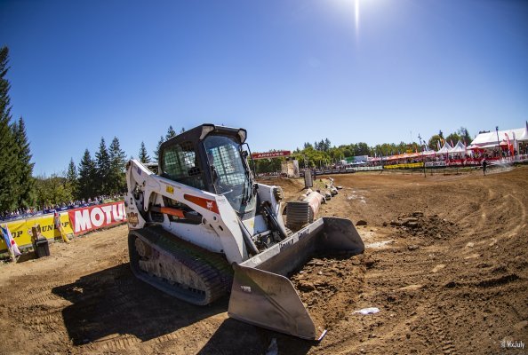 Bobcat Loaders Used to Build Kenny Festival Race Tracks