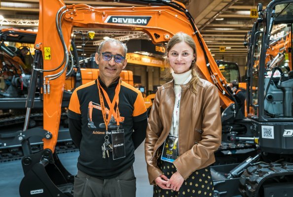 Darja Kočárová, LECTURA Press & Giuseppe Santo, Field Product Manager South Europe at Develon