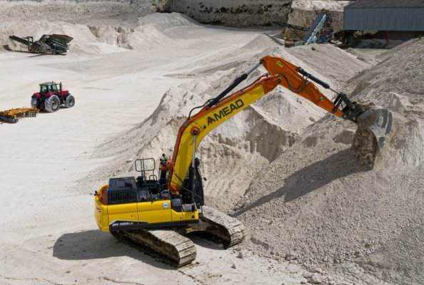 Doosan crawler excavator a new DX300LC-7