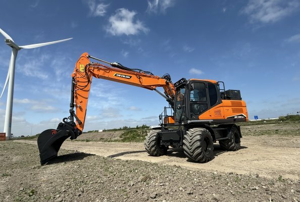 DEVELON Unveils New Electric Excavators, Premiering First Model at TKD