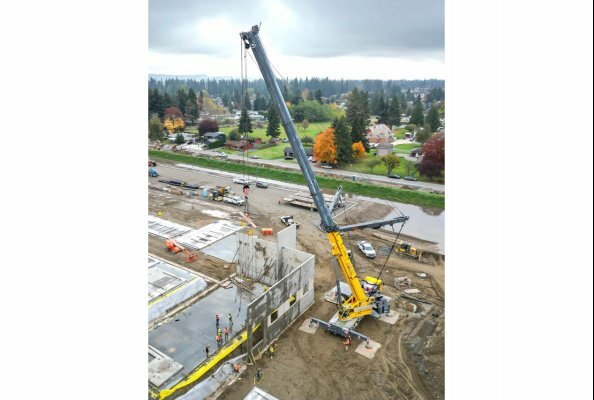 NessCampbell Crane + Rigging’s new Grove GMK6450-1 excels in tilt-up panel lift project