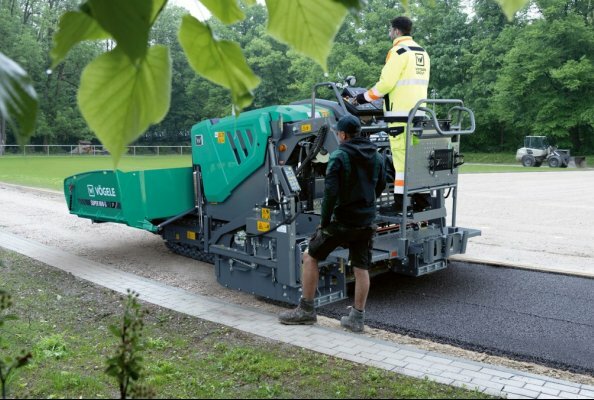 Better visibility, more order, more convenience: The new SUPER 800-5 P min paver from Vögele offers numerous advantages.