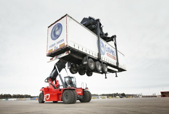 Kalmar electric reachstacker