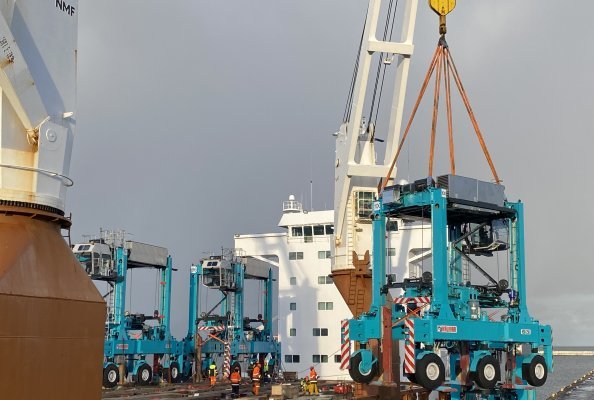 Kalmar Hybrid Shuttle Carriers to VIG
