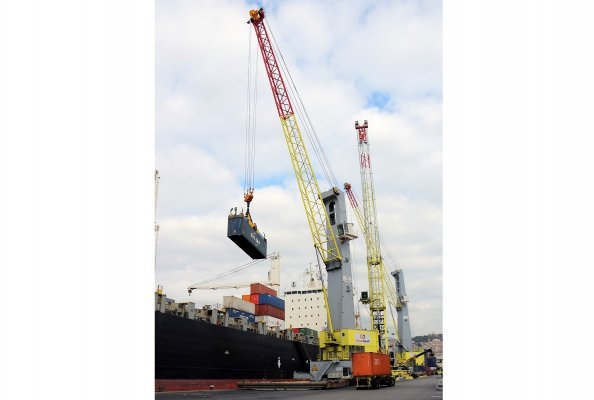 Existing Konecranes Gottwald Mobile Harbor Cranes at the terminal in Genoa
