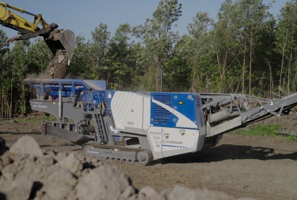 The rugged, reliable and powerful Kleemann jaw crusher makes easy work of crushing the volcanic rock.