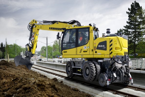 Liebherr has been successfully developing and producing railroad excavators for use both on the road and in rail transport at its site in Kirchdorf an der Iller since 1967. With the A 924 Rail Litronic, Liebherr is presenting a representative of the new generation at the trade fair.