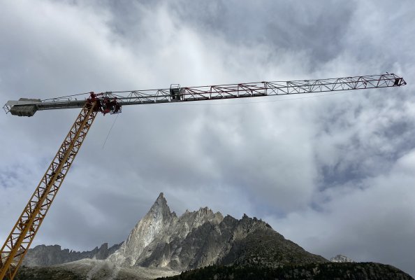 Potain MDT 109 cranes assembled by helicopter on French glacier
