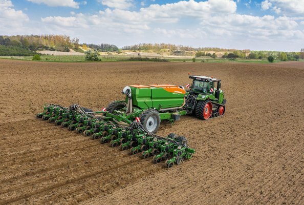 The new Precea-TCC trailed precision air seeder sets the standards in precision, output and intuitive controls.