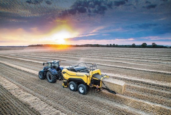 The New Holland BigBaler High Density features award-winning Loop Master knotting technology