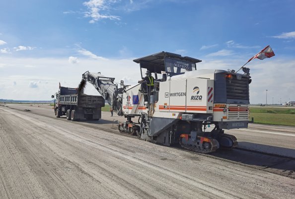 The W 195 large milling machine’s engine can be operated at three different milling drum speeds to optimize fuel consumption.