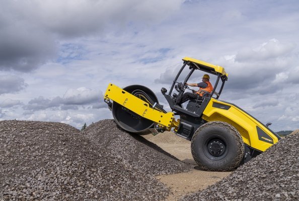 New generation: Smart Line single drum rollers from Bomag.