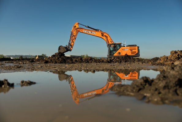 DEVELON DX300LC-9 32 tonne crawler excavator