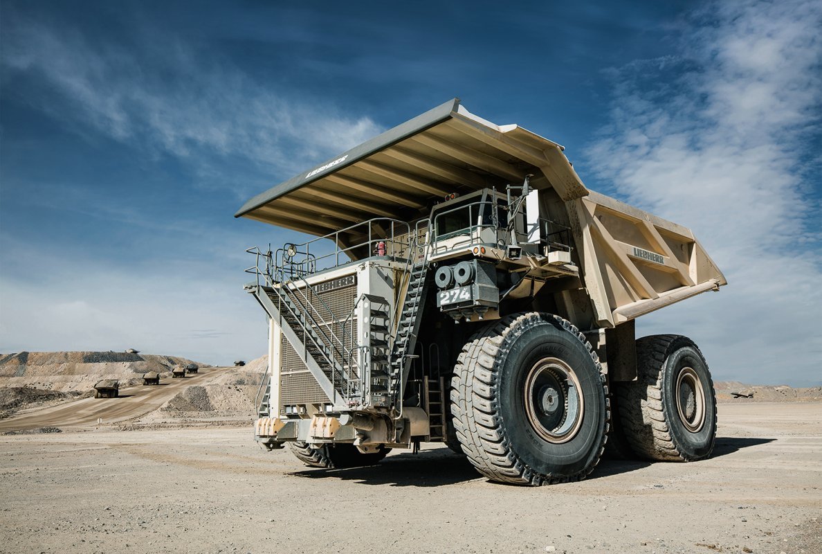 Based on the proven design of the Liebherr T 284, the T 274 offers the customer an incomparable performance.  <br>Image source: Liebherr Mining Equipment Newport News Co. 