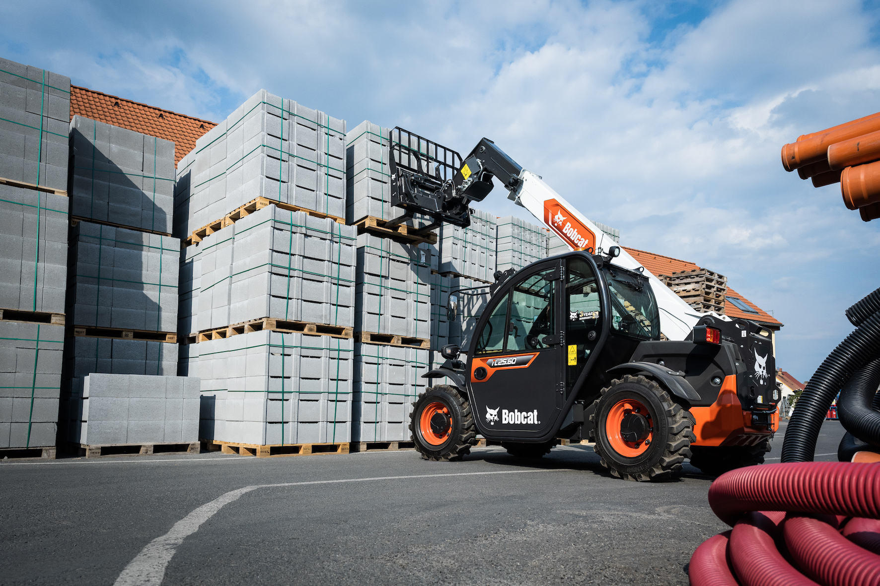 The New TL25.60 Super Compact Telehandler
