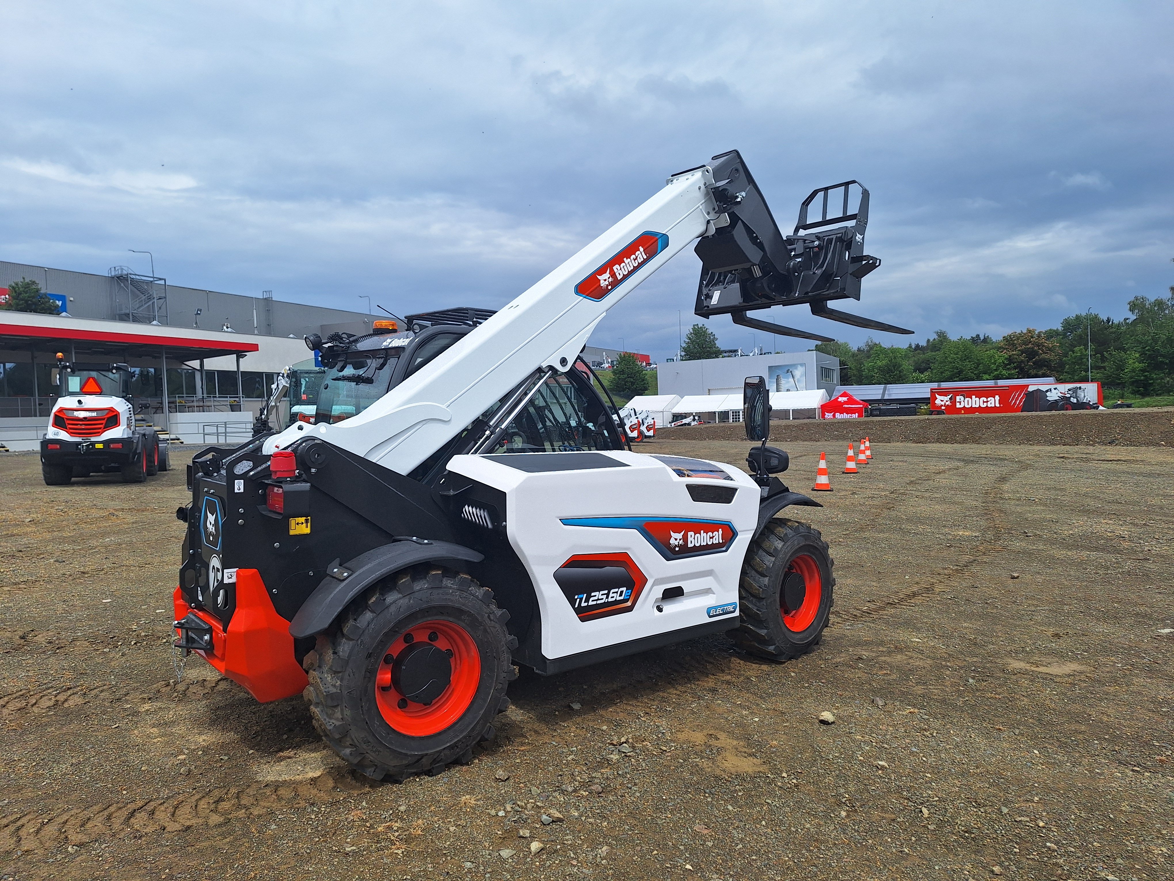 TL25.60e electric telehandler prototype 