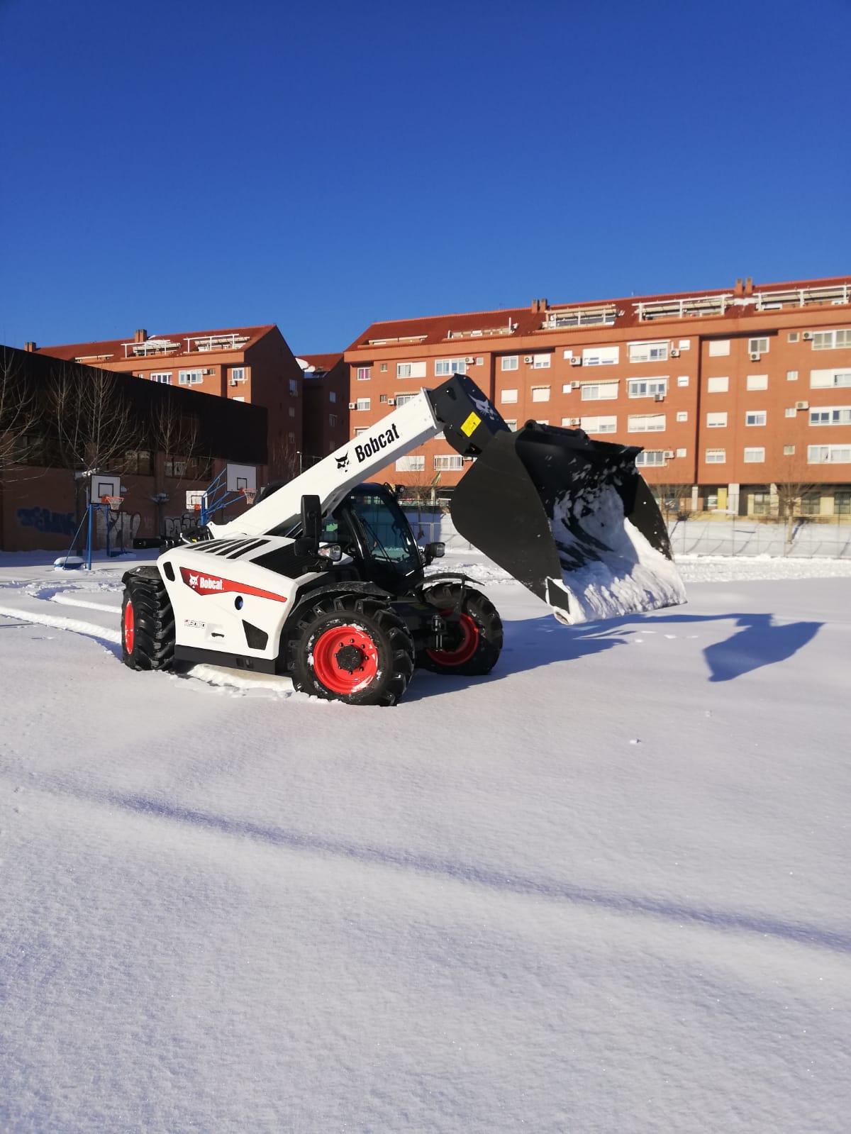 Bobcat Machines Remove Surprise Snow in Madrid