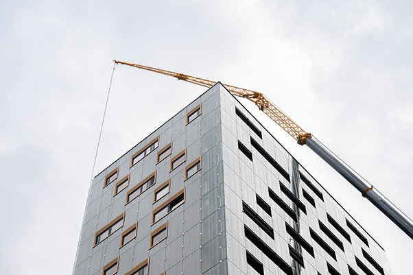   Each window weighs 800 kg, working at a radius of 58 m and heights of up to 70 m.