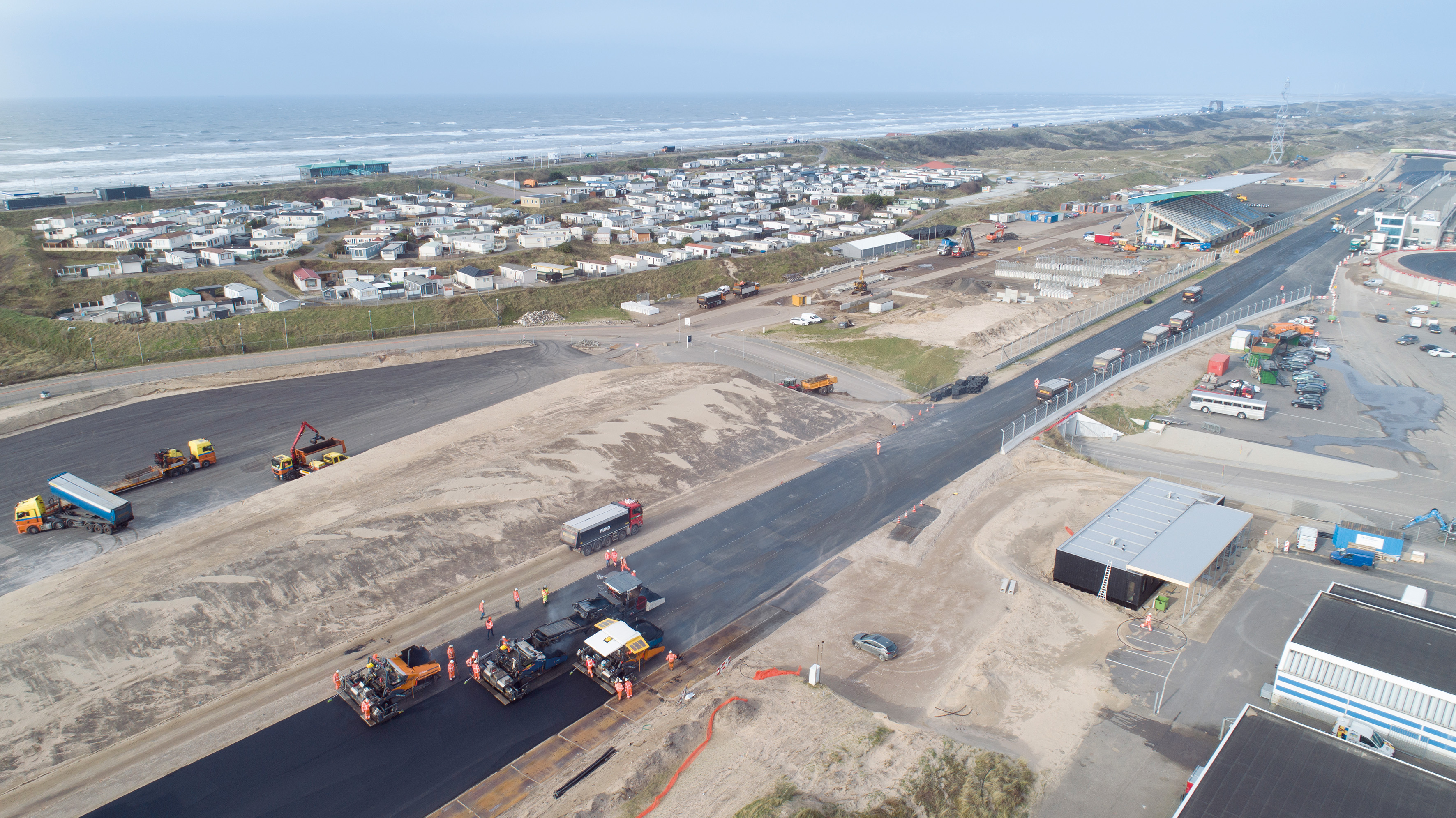 Legendary race track on the North Sea coast: Ahead of the Dutch Grand Prix, Circuit Zandvoort has been modernised and had two steeply banked turns added. <br> Bildquelle: Kiesel GmbH