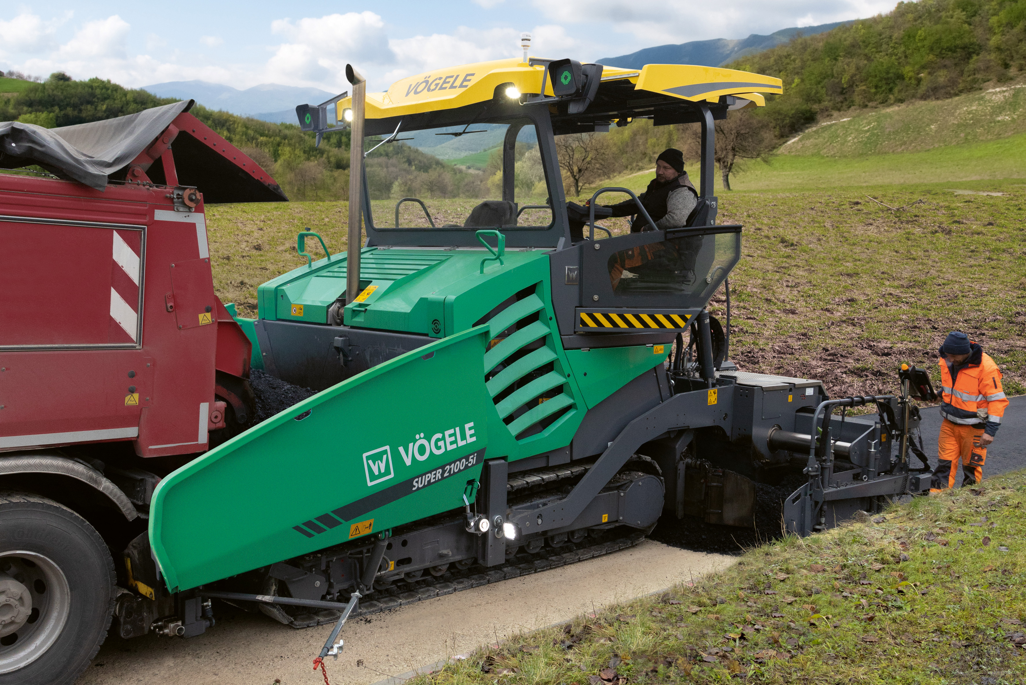 Attractive working area: The Vögele ErgoPlus 5 operating concept provides even greater safety and convenience for users.