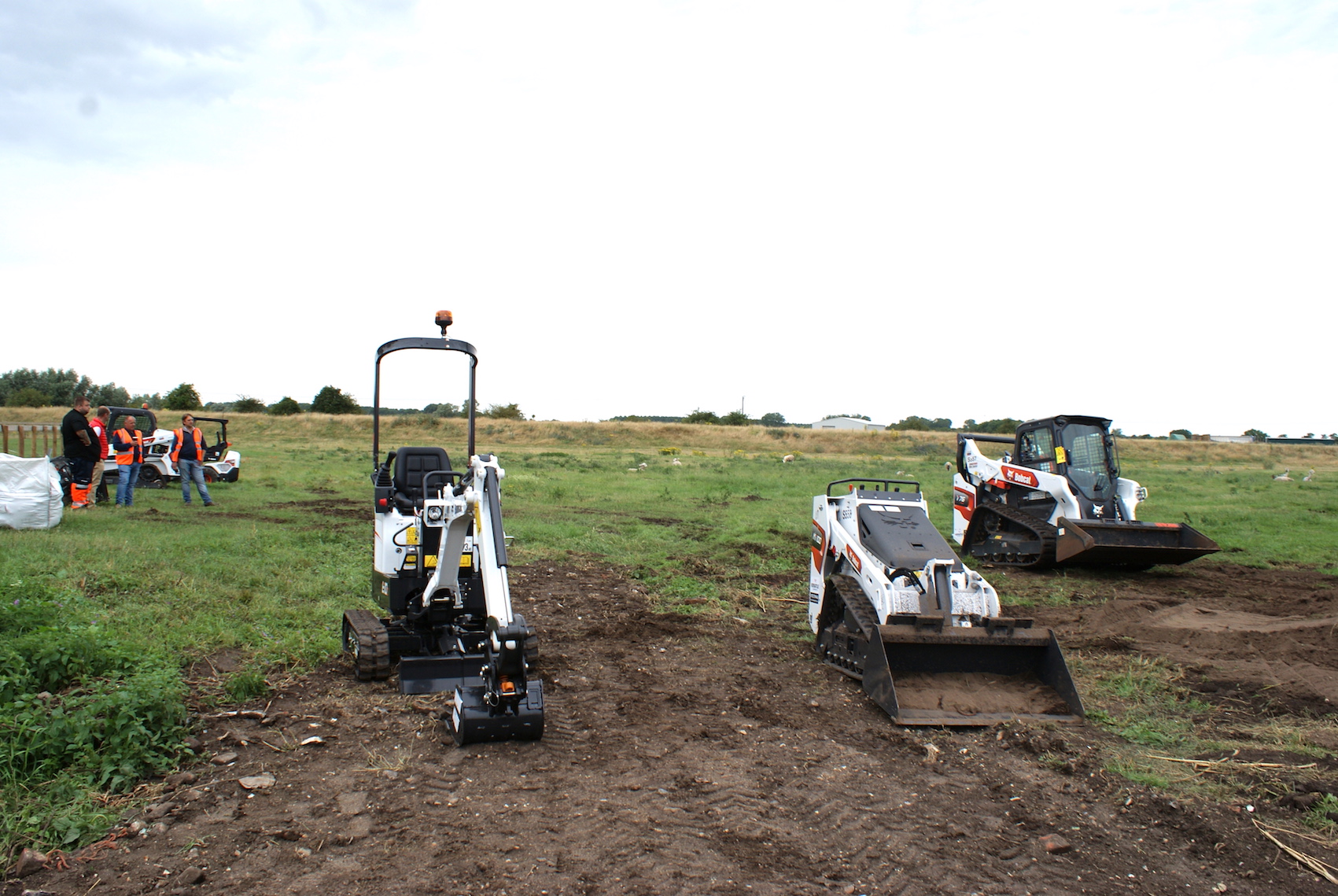 Bobcat Dealer Versatile Equipment Celebrates Area Expansion