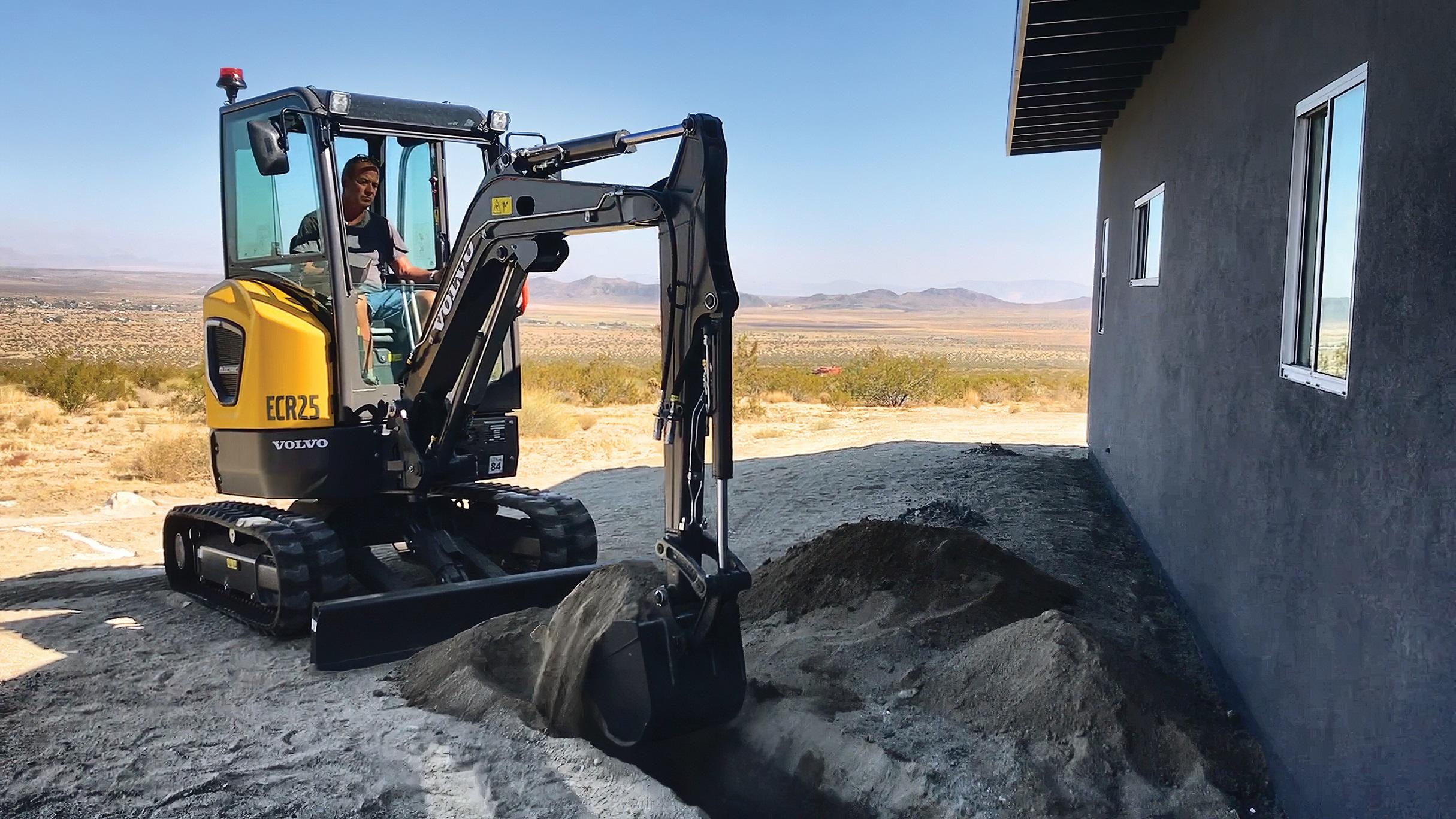 The ECR25 Electric in operation for customer Baltic Sands in California