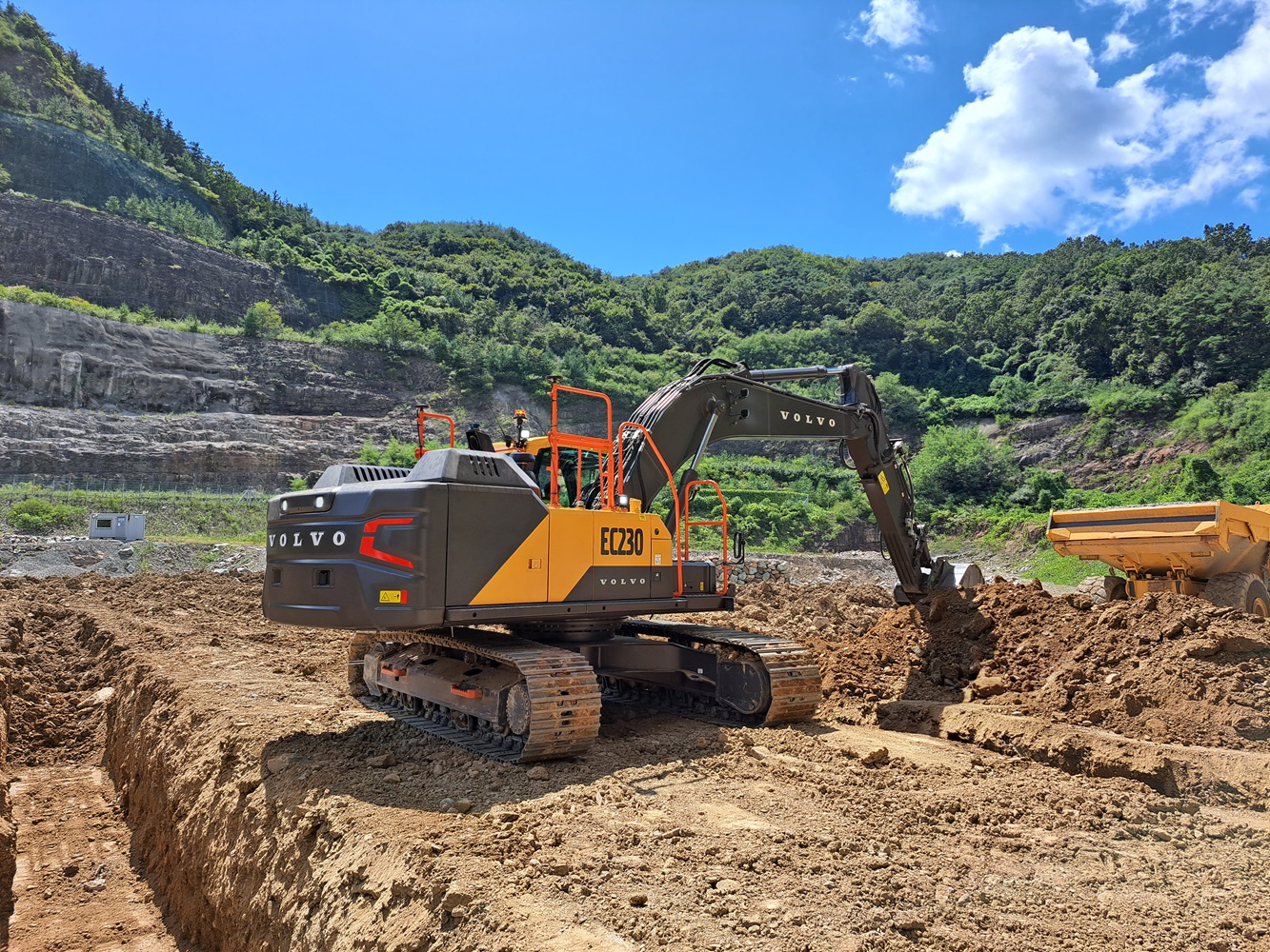 Volvo CE Announces New Excavator Series