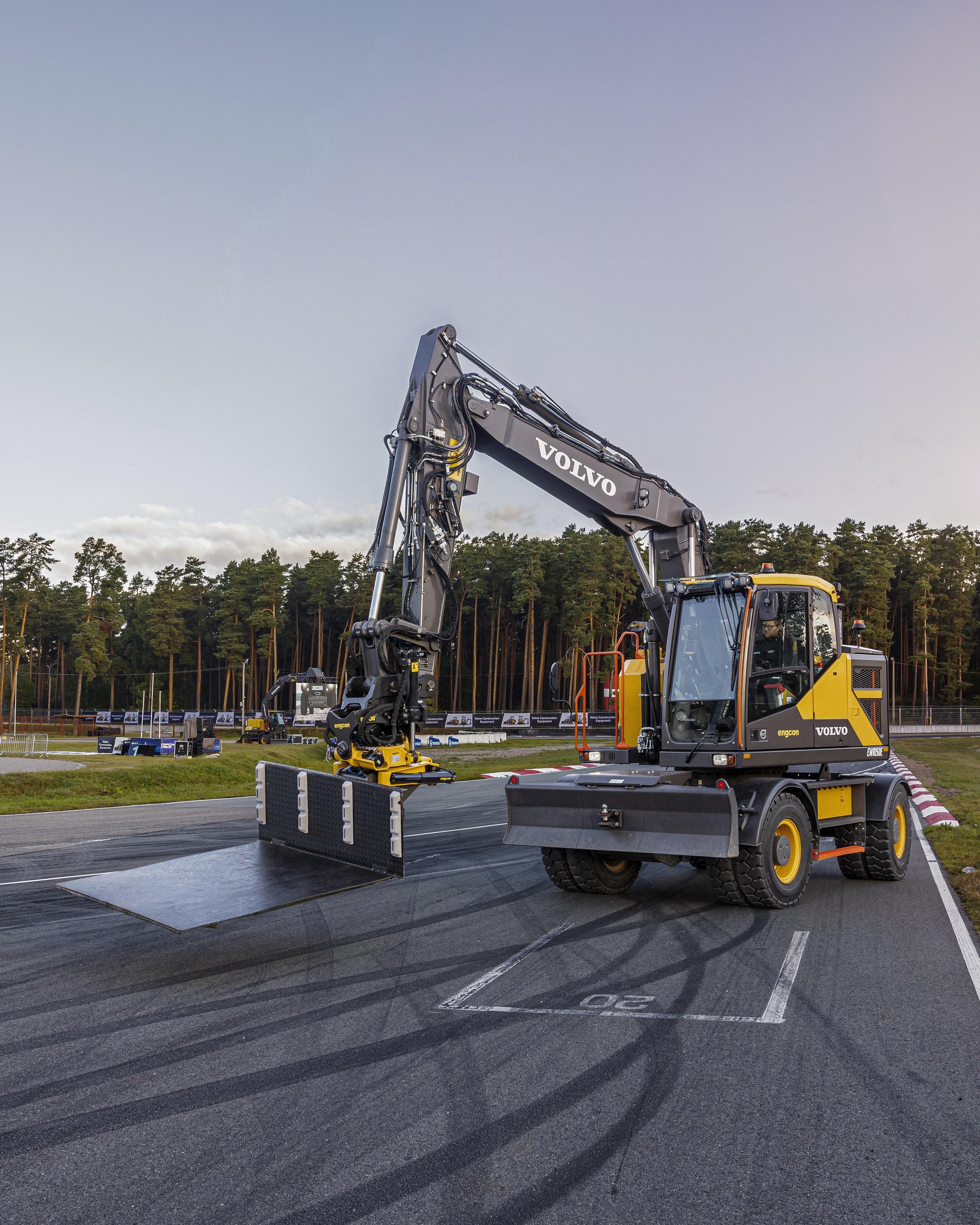 Volvo CE helps elevate motorsport safety with electric car recovery solution