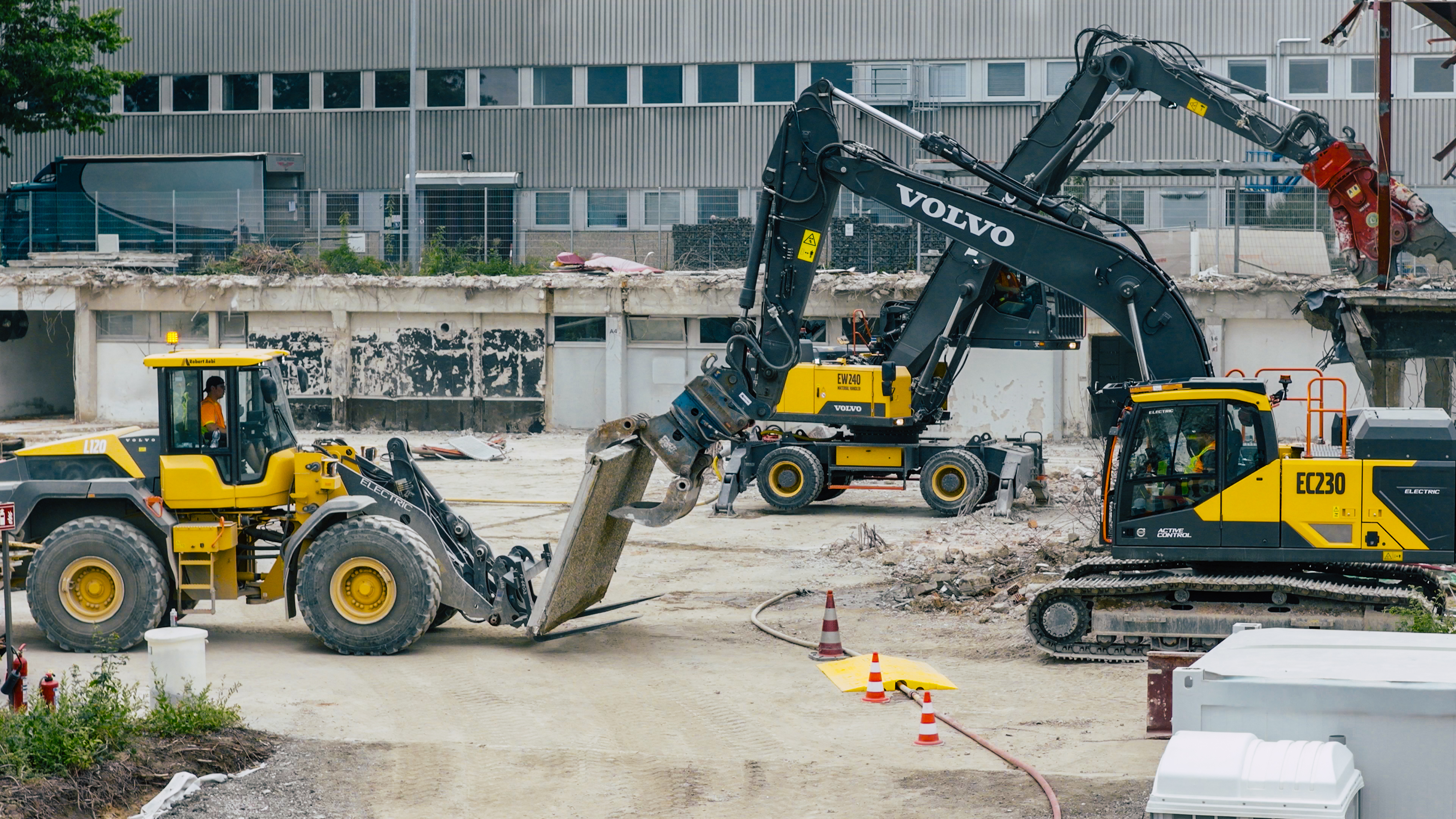 Volvo Construction Equipment powers world's first all-electric deconstruction