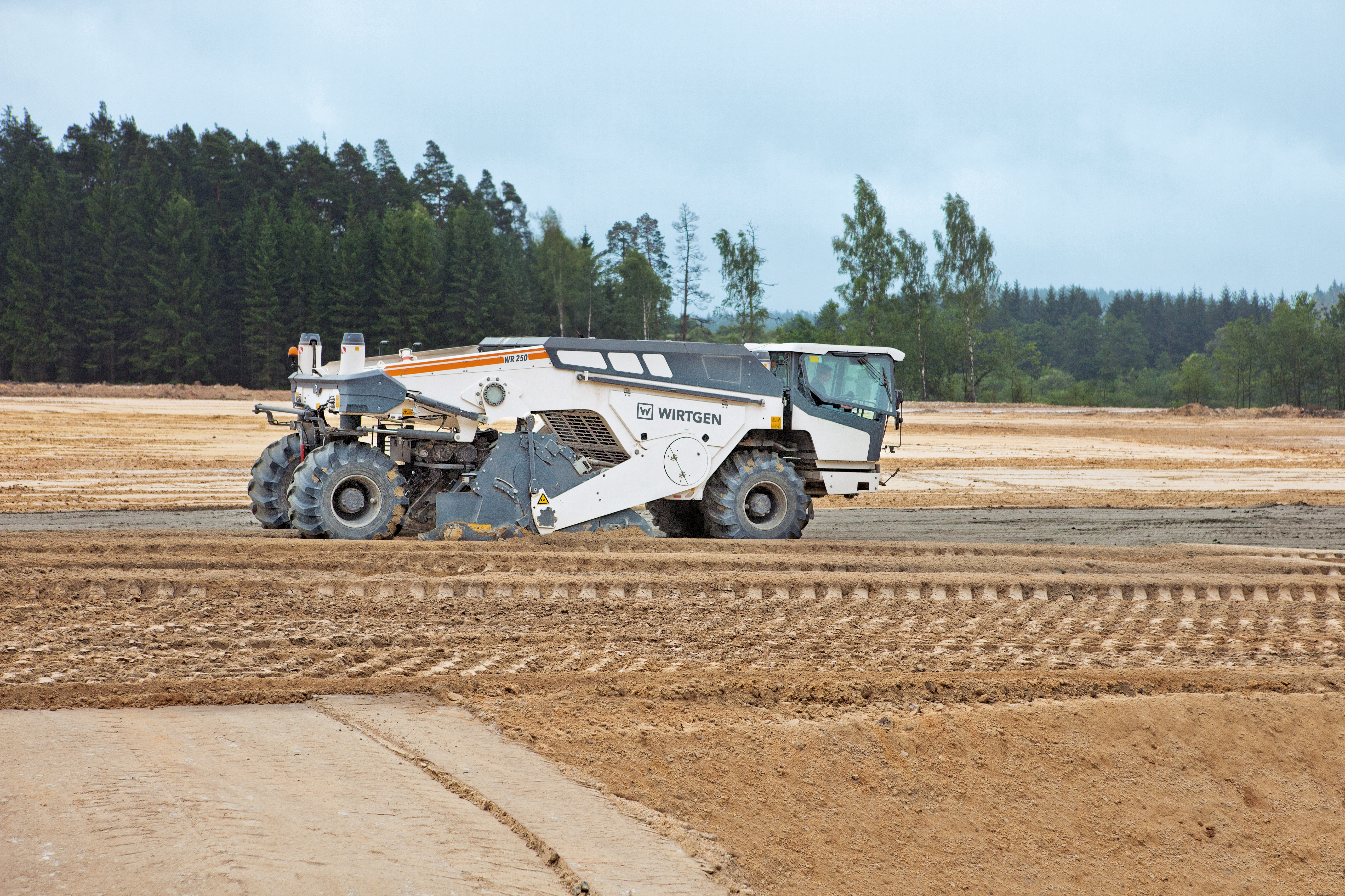 In addition to soil stabilization, Wirtgen’s WR 250 is also used as a mobile cold recycler in road rehabilitation.