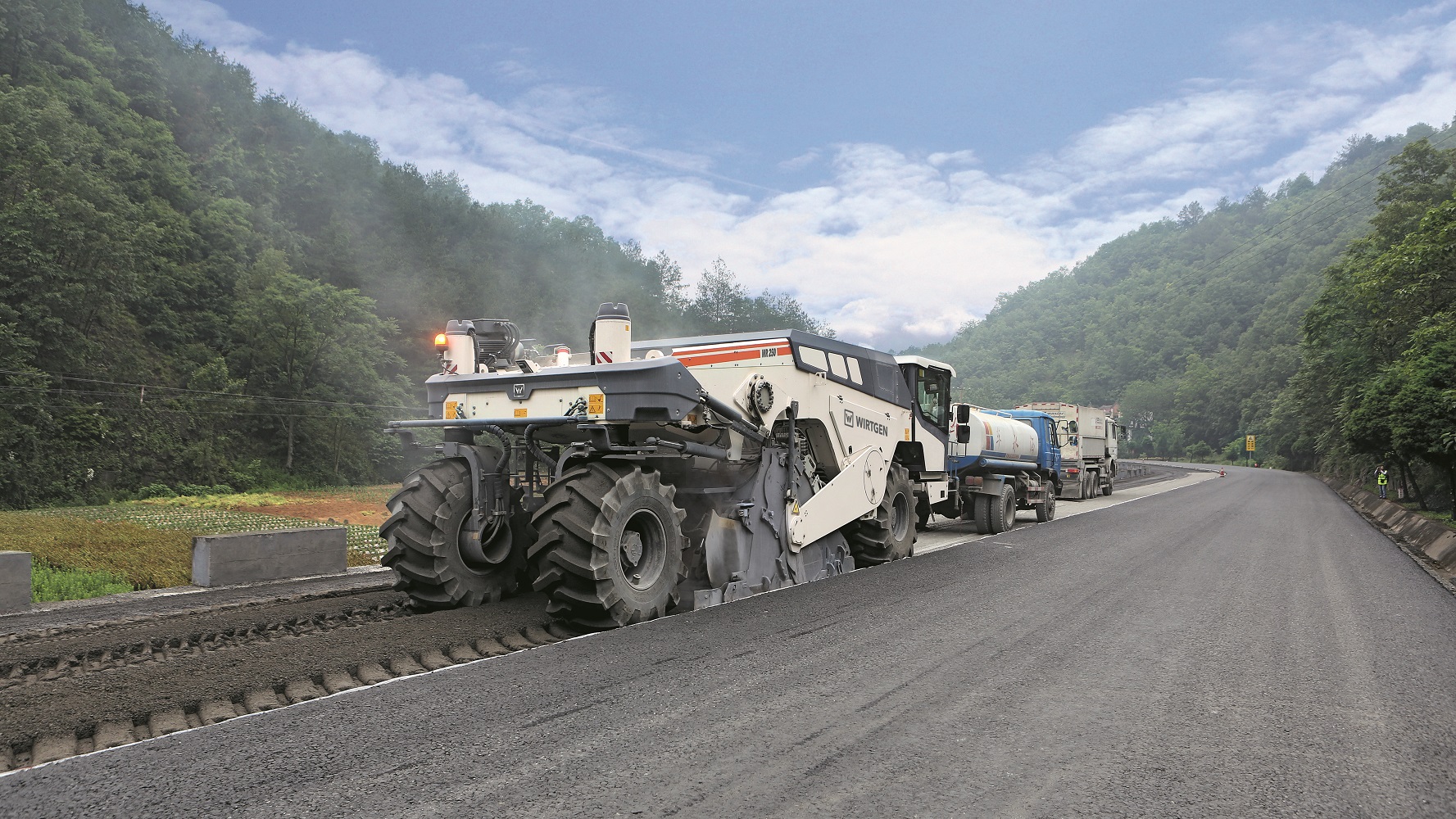 Cold recyclers and soil stabilisers benefit from the innovative cutting technology of the new Generation Z2 round-shank picks from Wirtgen