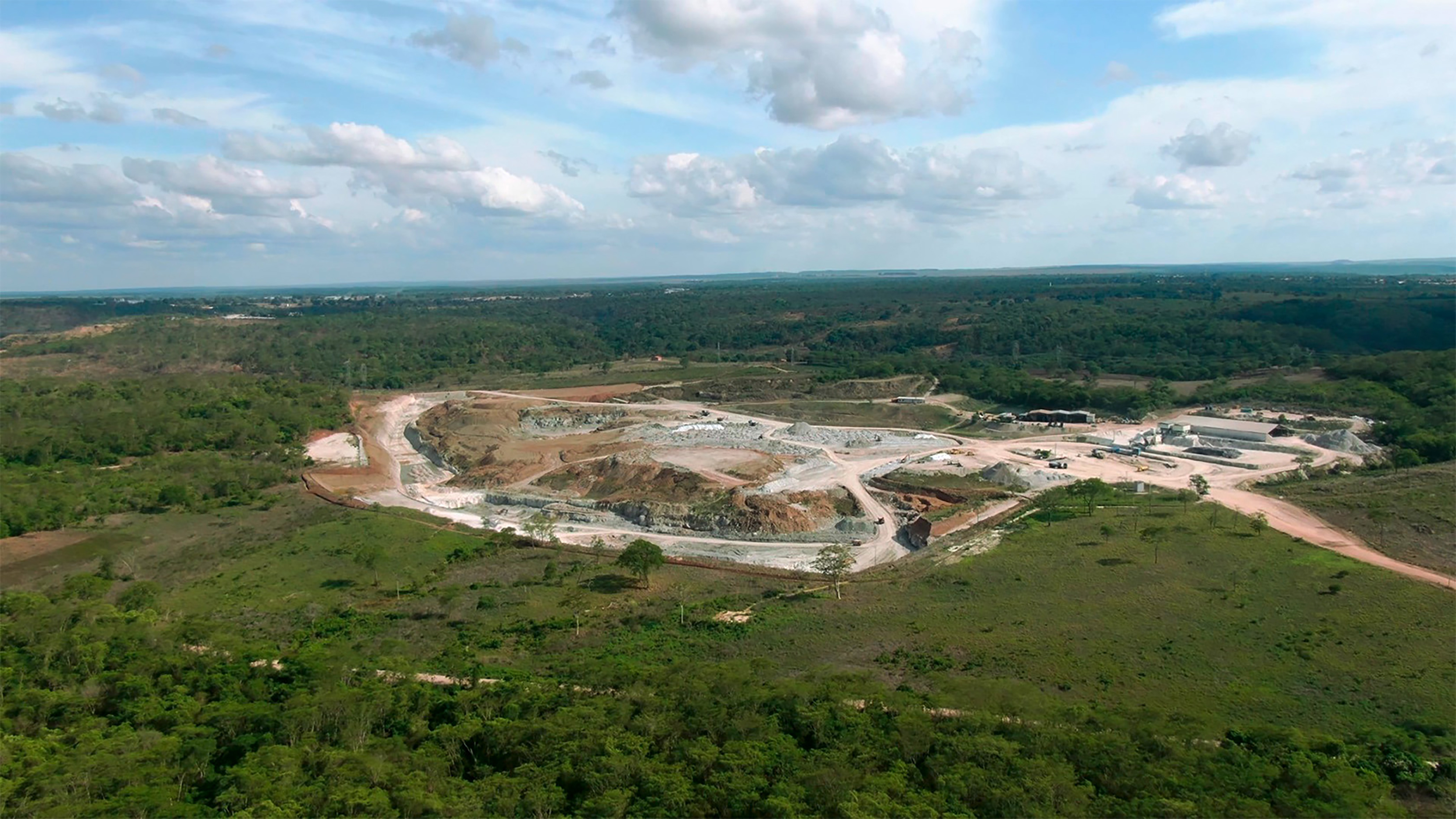 In the federal state of Maranhão in north-eastern Brazil, Wirtgen Surface Miners are being used for the open-cast mining of a gypsum deposit at the Chorado Mine in Grajaú.