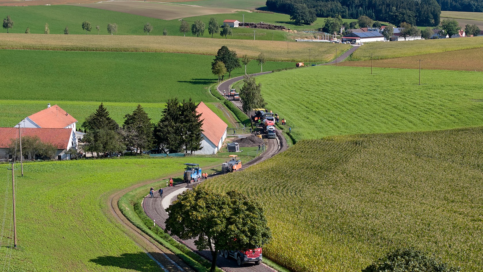   In situ cold recycling is particularly resource-friendly and cost-efficient and enables the achievement of projects without long construction times.