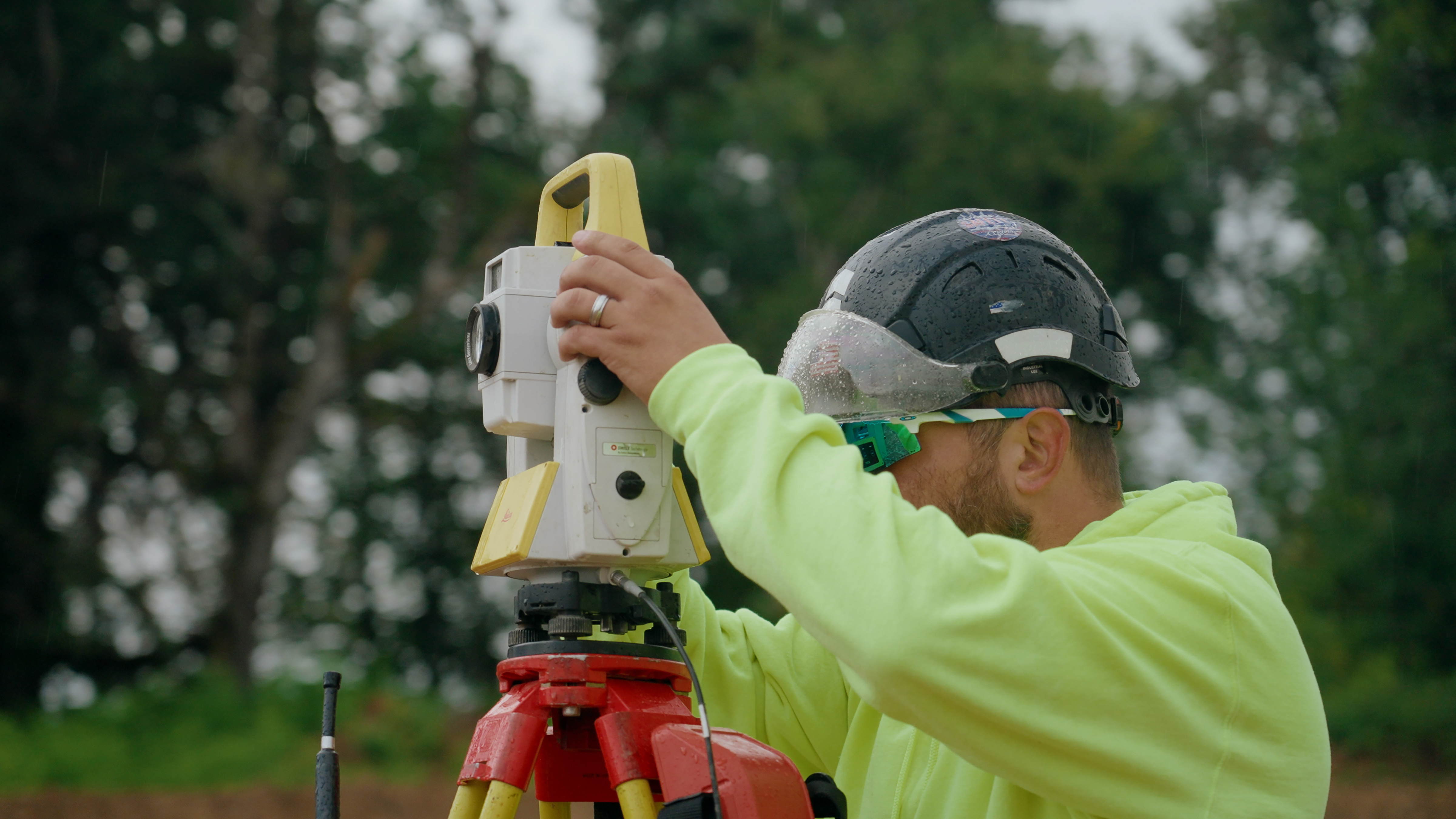After recording the set points, a data model is generated on the basis of which the slipform paver SP 15i can pave along a virtual stringline. 