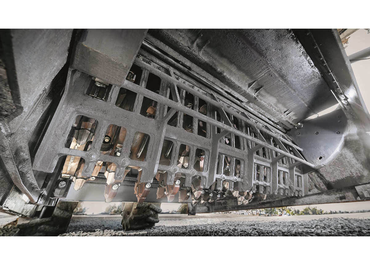 The vertically-stacked, hydraulically-adjustable classifying screens of the WRC 240(i) ensure that only material that has reached the desired grain size is output from the crushing process in the rotor housing.