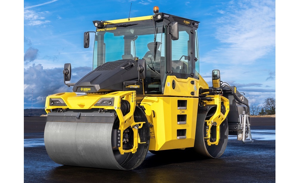 BW 154 and BW 174 pivot-steered tandem rollers: Bomag's new model family sets new  standards in terms of performance, overview and ease of operation.