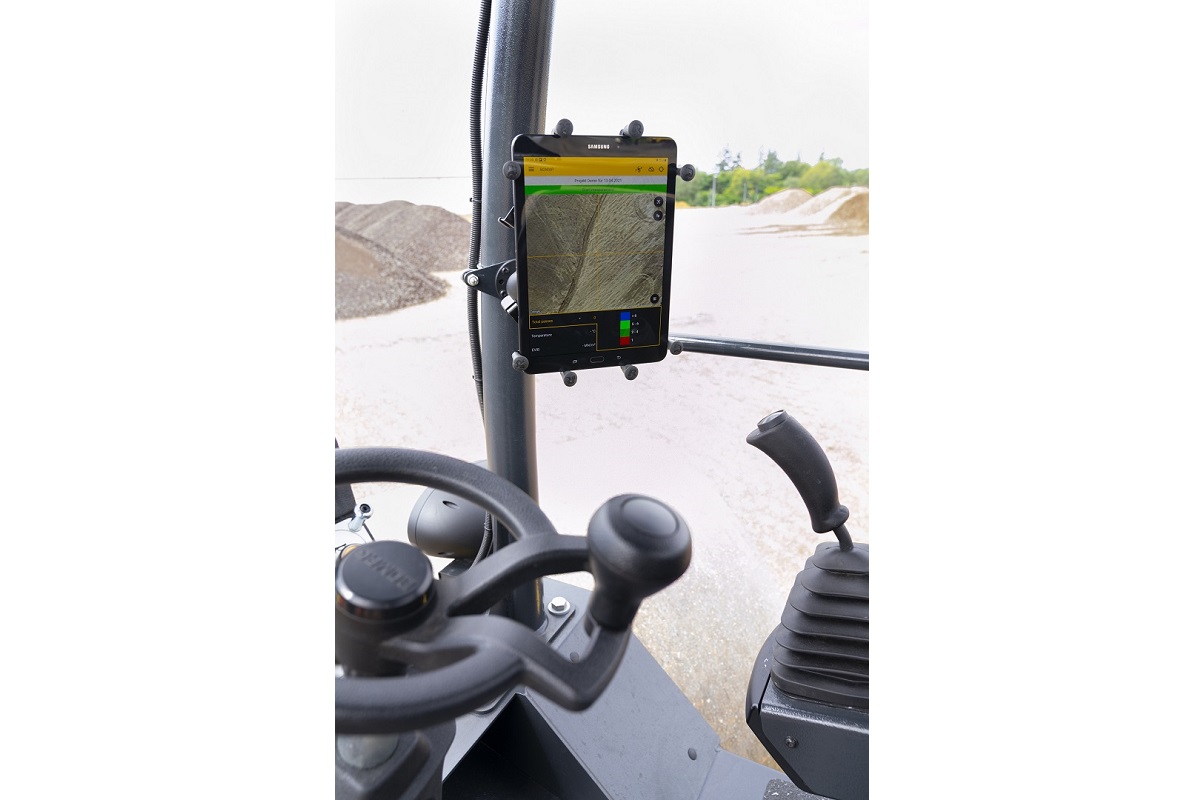 The Smart Line roller generation now also digital: with Joblink and Bomap, roller operators have an overview of the compaction progress on the entire construction site - in real time.