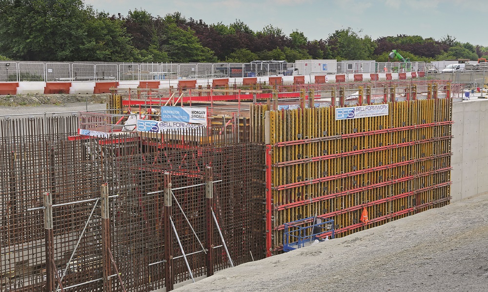 In total, the tunnel was cast in nine concreting sections, each 17 m long and 8 m high. The combination of concreting sequence and the high speed of the VTC System helped to save a full ten days per cycle. 