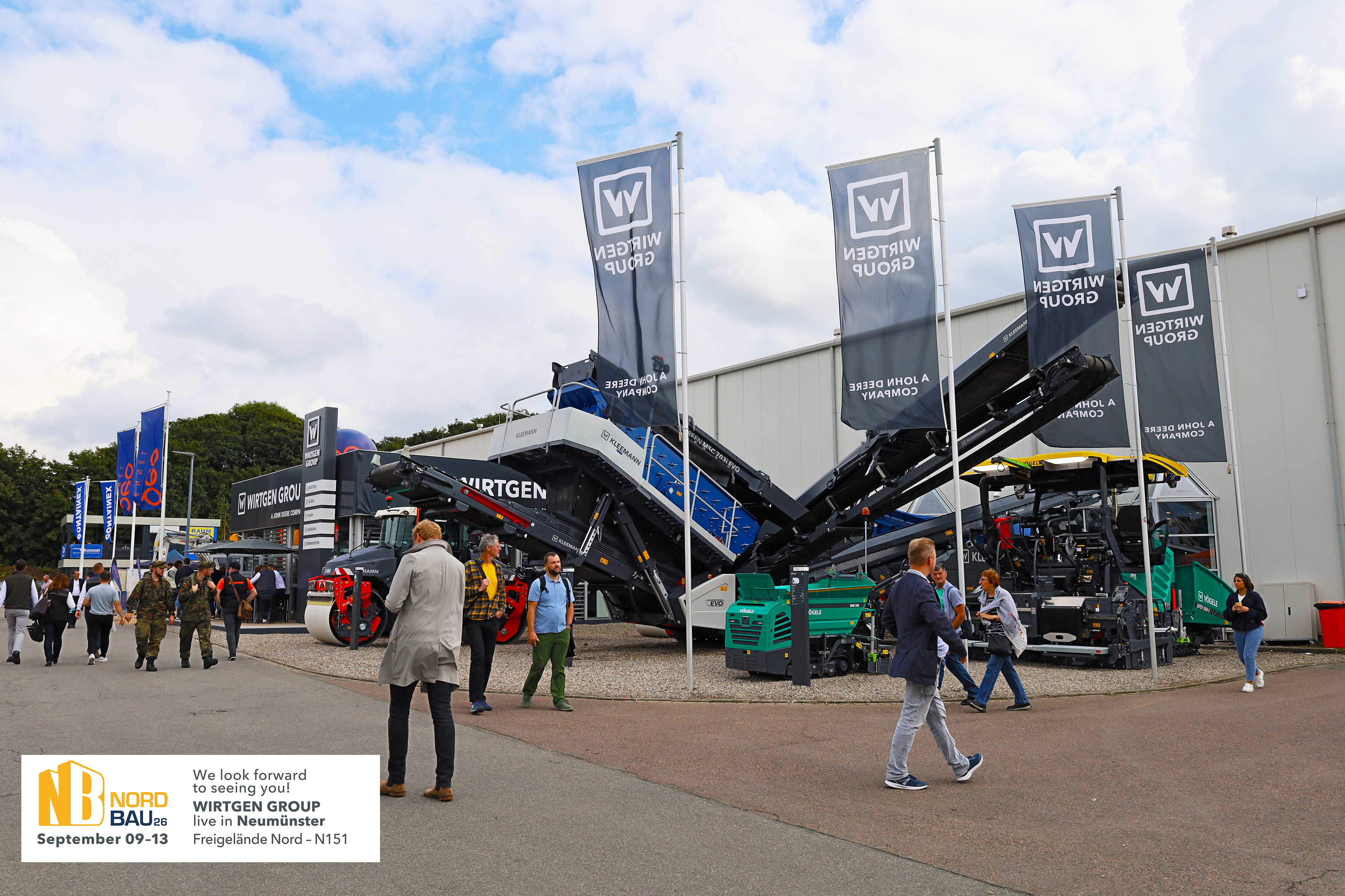 In addition to classic road construction equipment, the Wirtgen Group booth at NordBau 2026 is once again also showing solutions for the materials processing sector.
