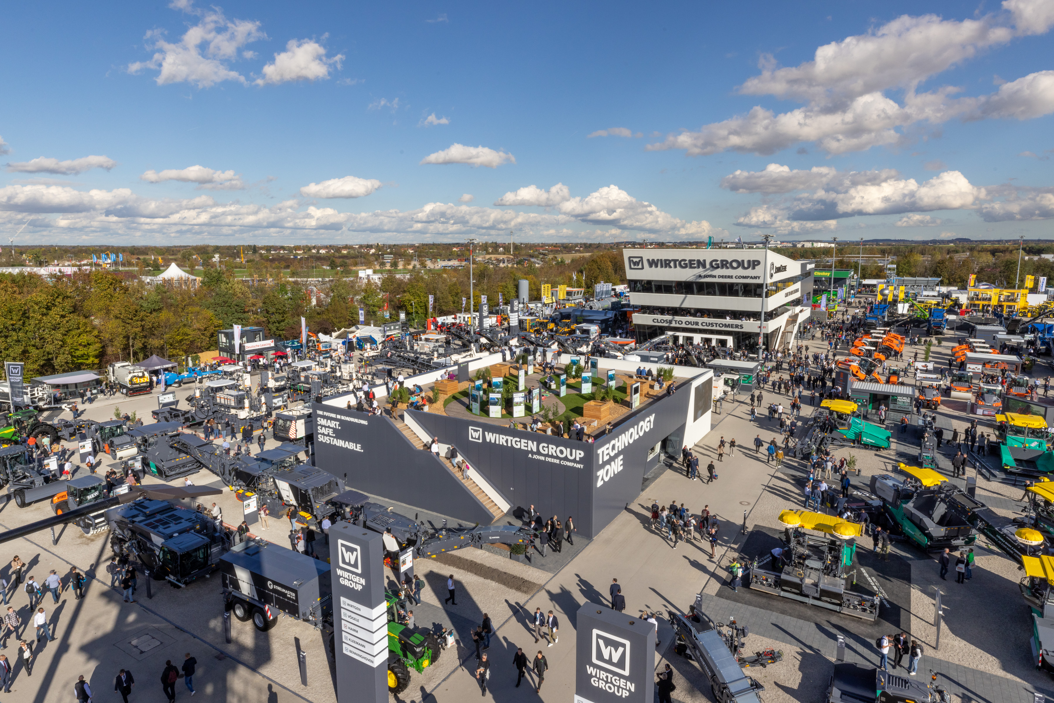 The Wirtgen Group presented its impressive powers of innovation at Bauma 2022 with sustainable and therefore trailblazing road construction solutions. 