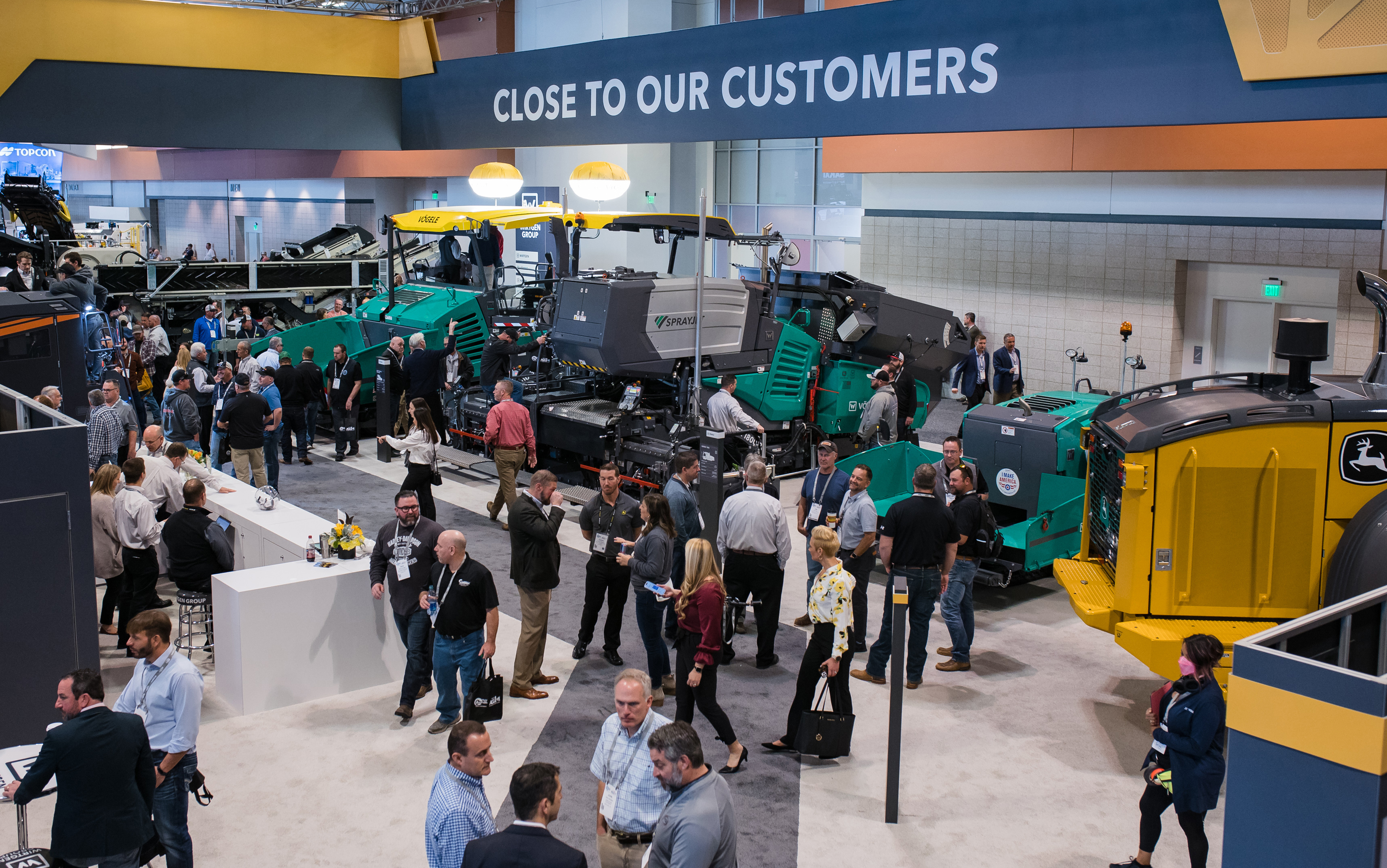 Vögele presented a range of high-performance pavers of all sizes – ranging from the smallest road paver, the SUPER 700i and the SUPER 1800-3i SprayJet paver to the 10-foot class SUPER 2000-3i.