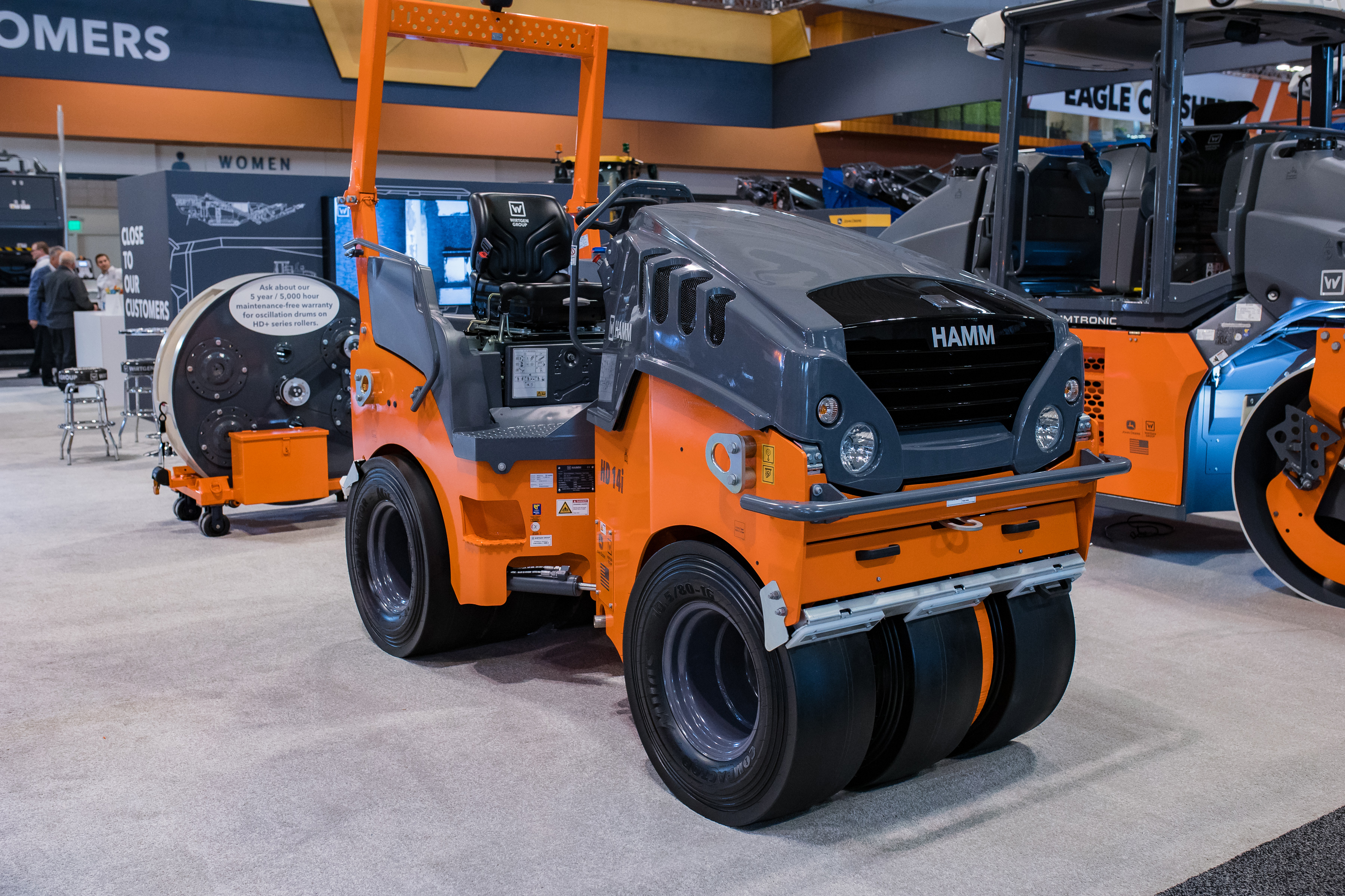 New for the North American Market: the compact pneumatic tyre roller from Hamm impressed visitors to the show with a working width 1,276 mm (50.2 in) and a maximum operating weight of 4,400 kg (9,702 lbs). 