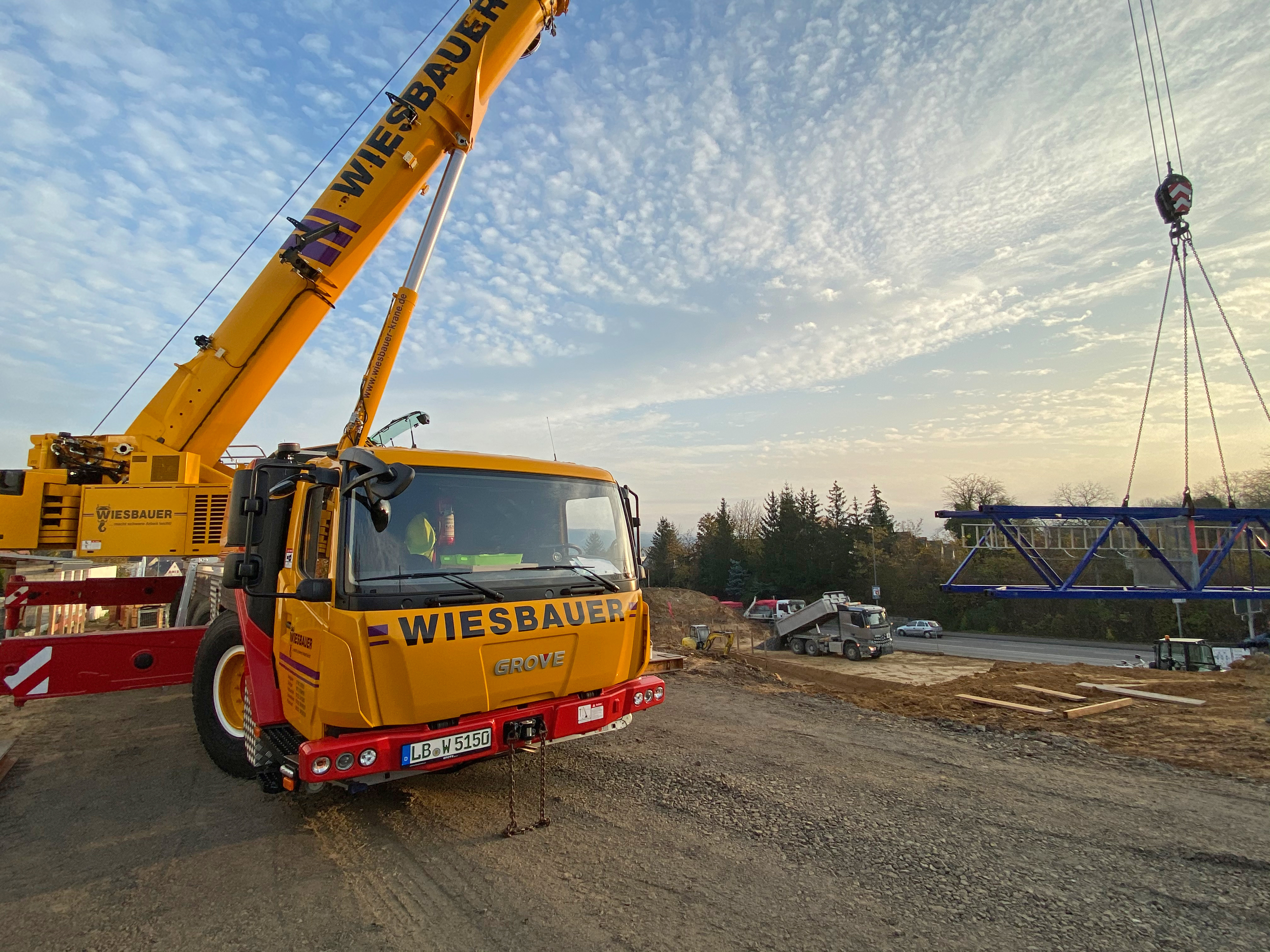 Wiesbauer’s new GMK5150L on its second job erecting a Potain MDT 178 tower crane from a distance of 18 m.