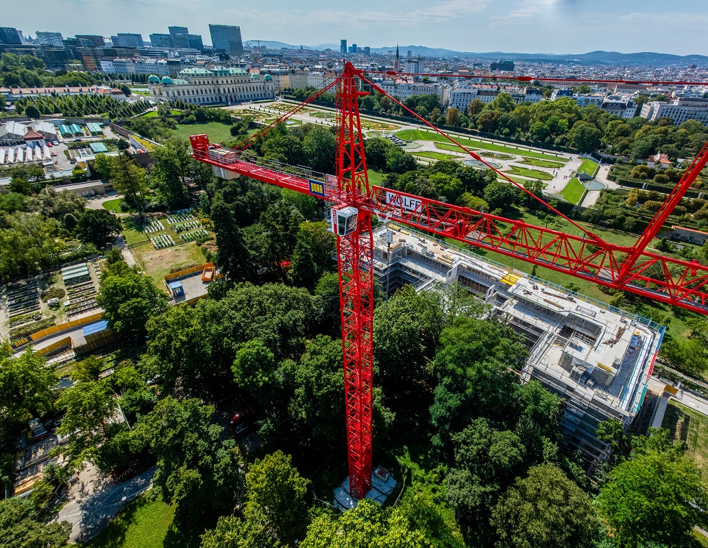 A WOLFF crane in the botanical garden – Restructuring the Eu- ropean Patent Office in Vienna using Austria’s most powerful crane