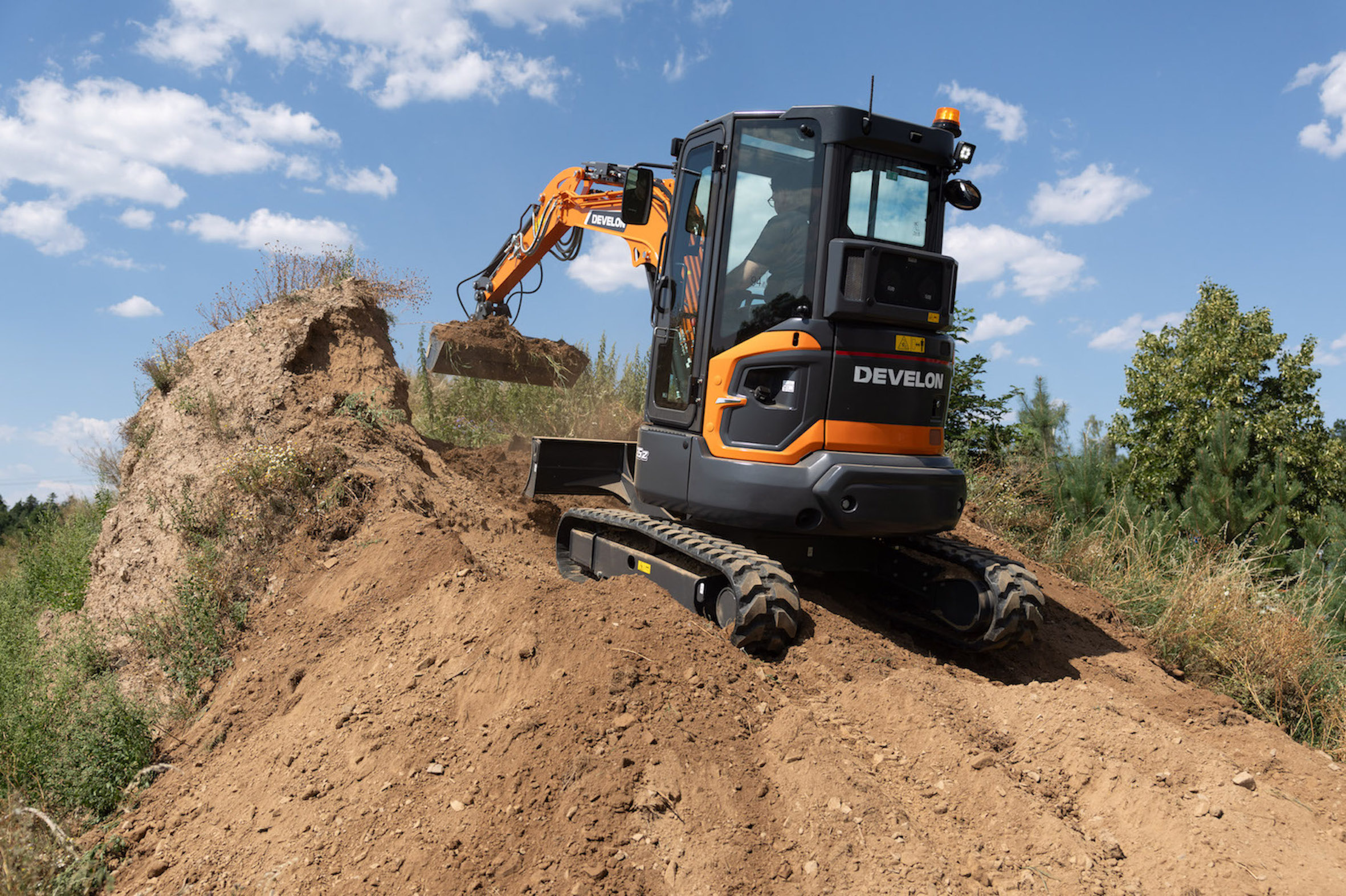 Develon DX35Z-7 4 tonne Stage V compliant mini excavator