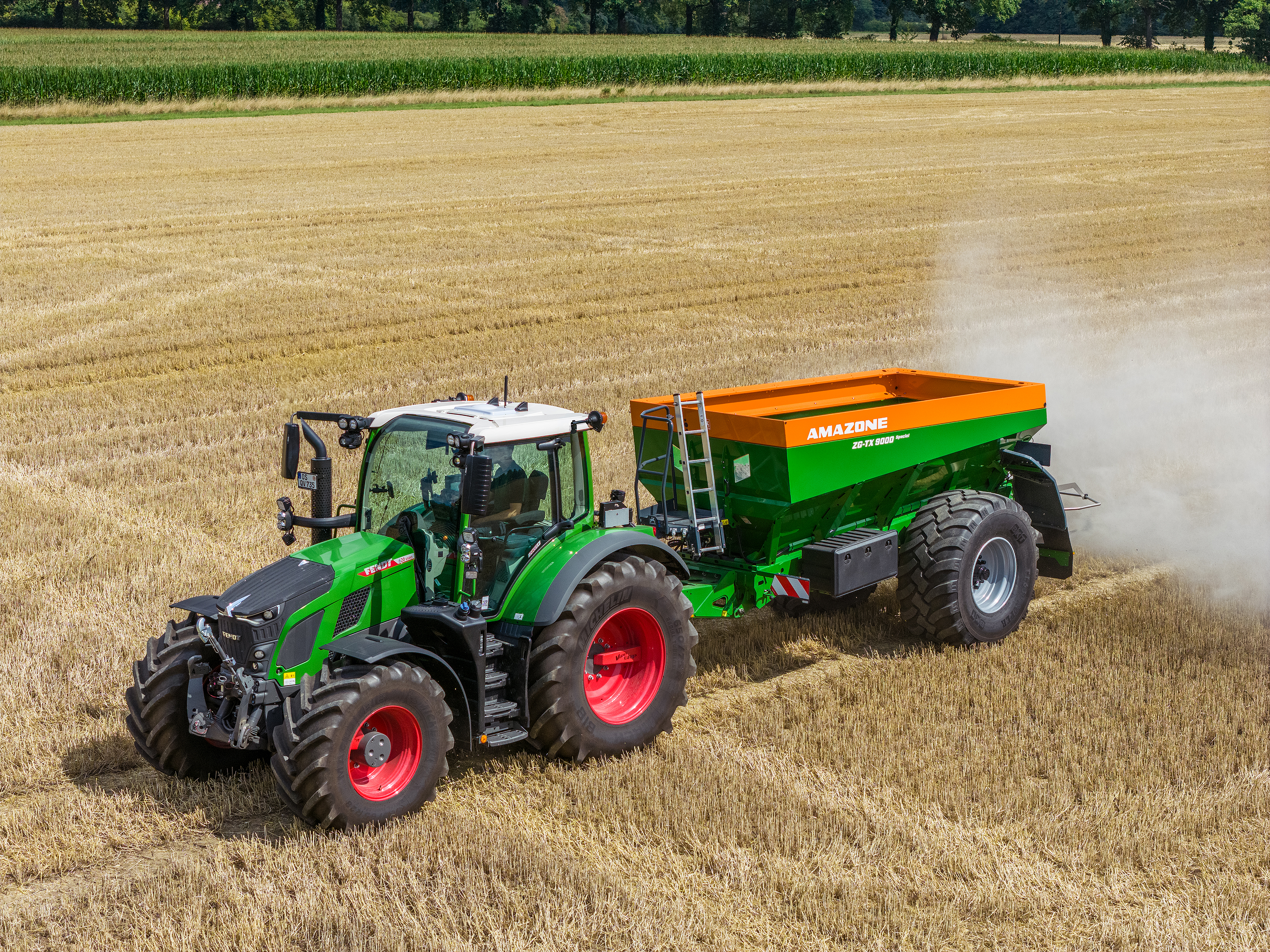 The ZG-TX combines versatile technology with precise application. The specification levels range from the simple lime spreader to a fully equipped combi spreader for the flexible application of mineral fertiliser and lime through only one machine.