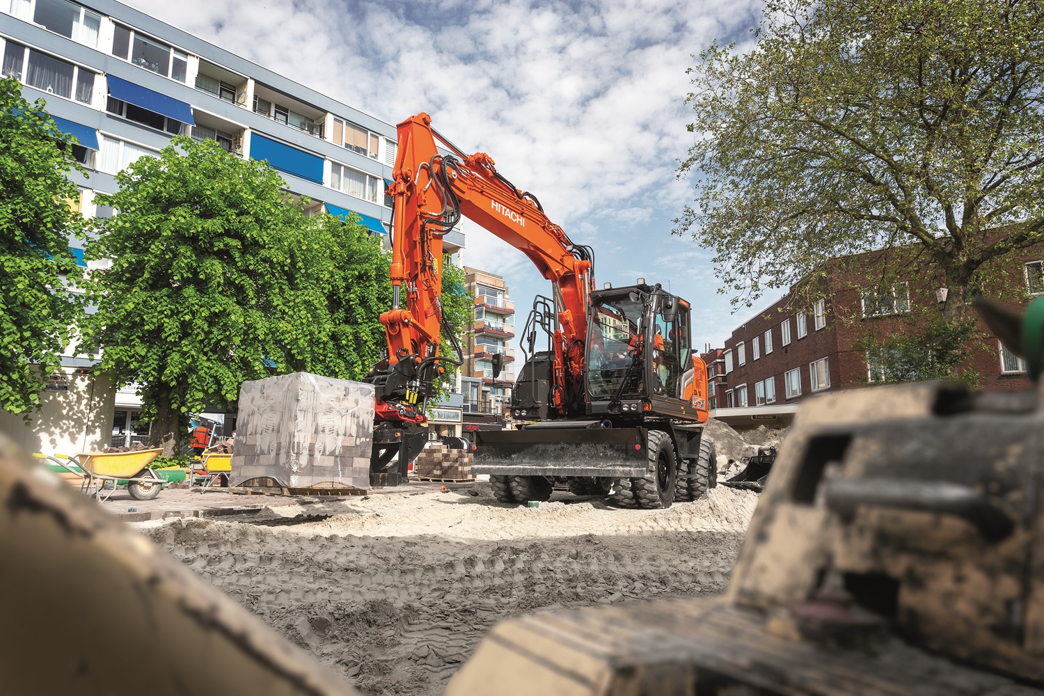Hitachi ZX135W
