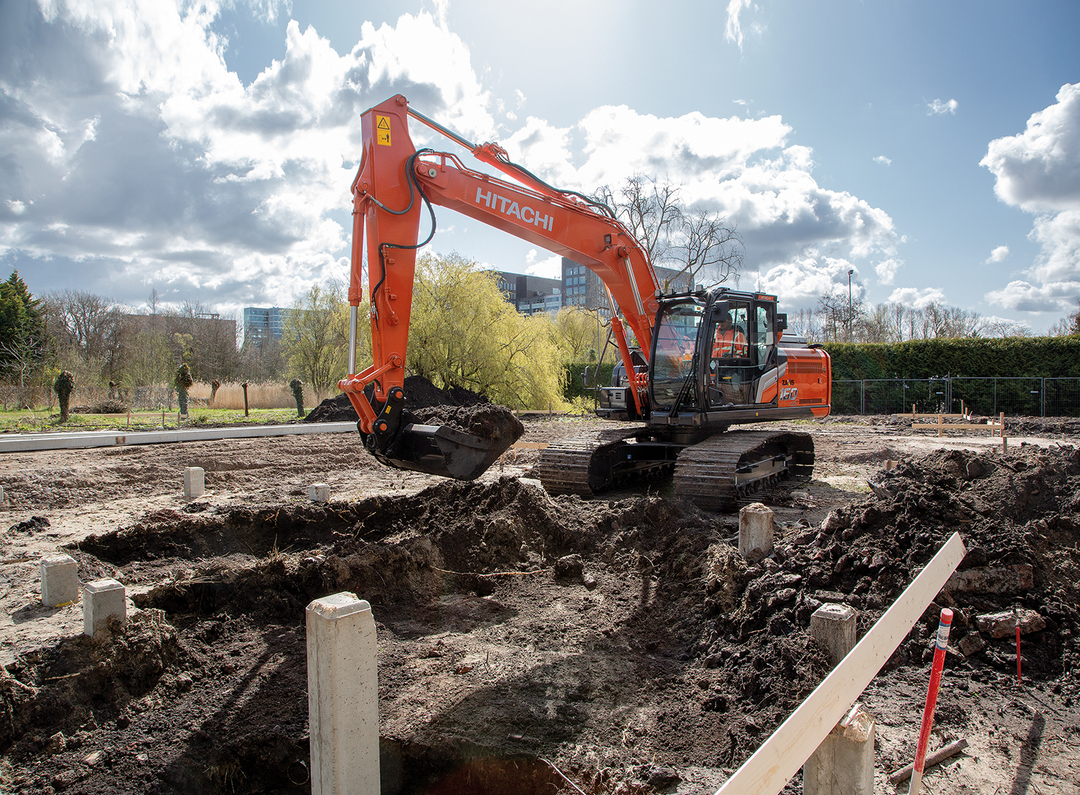 Maximise your uptime with the Hitachi ZX160-7 and ZX180-7  <br> Image source: Hitachi Construction Machinery (Europe) NV